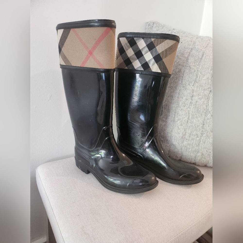 Womens Authentuc Burberry Rain Boots Size 37 - Picture 6 of 6